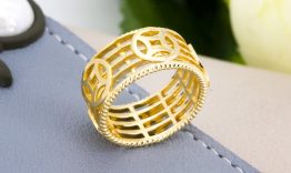 Kỷ niệm đám cưới tặng gì?