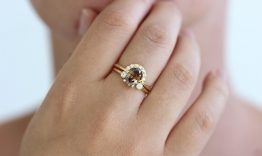 Cầu hôn đeo nhẫn ngón nào?