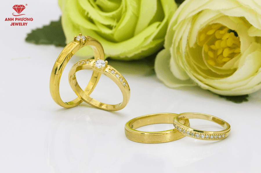Đặt Nhẫn cưới vàng vàng