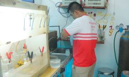 Điểm qua những nguyên nhân vô hình làm chiếc nhẫn của bạn xỉn màu và cách khắc phục