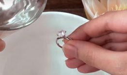 Bí quyết giúp nhẫn đính hôn sáng bóng và lấp lánh theo thời gian