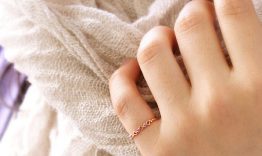 Nam nữ mệnh Thổ nên đeo nhẫn ở ngón tay nào là hợp với phong thủy?