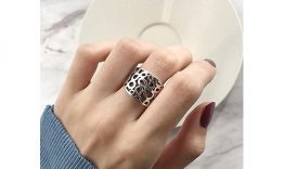 Một số cách biến tấu độc đáo và khác biệt khi đeo nhẫn nữ