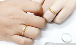 Nhẫn cưới nửa chỉ giá bao nhiêu?