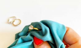 Bí quyết bảo quản nữ trang bằng vàng và bạc sáng đẹp
