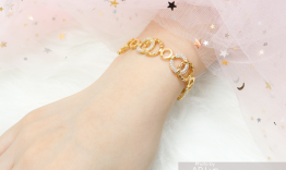 Có nên mua lắc tay nữ vàng 18k 2 chỉ không?