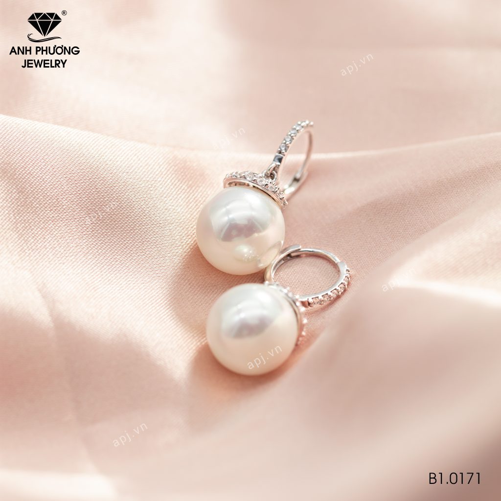 Cô nàng Cự Giải nên đeo trang sức gì để tình yêu nở rộ?